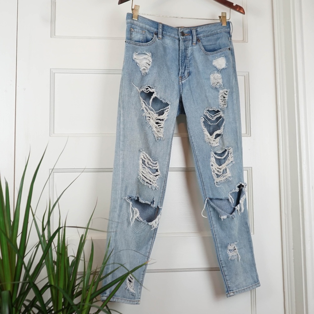 Brandy Melville Distressed Boyfriend Jeans